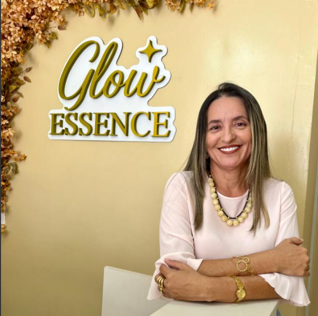 Mulher com maquiagem elegante